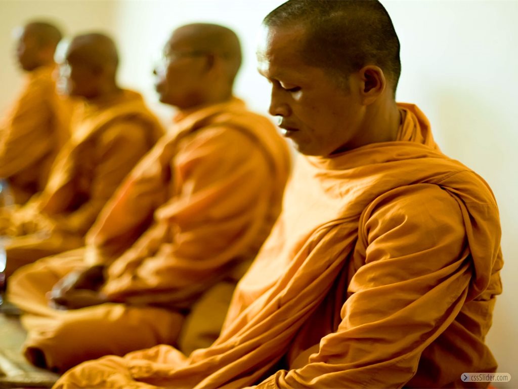 thai-monk-blessing